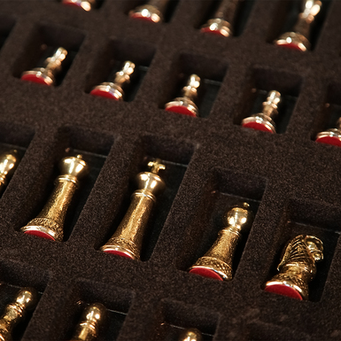 позолоченные фигуры