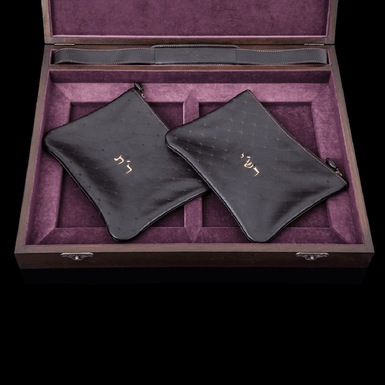 Набор сумок  для Талита и Тфилина «770» чёрного цвета из итальянской кожи в открытой шкатулке