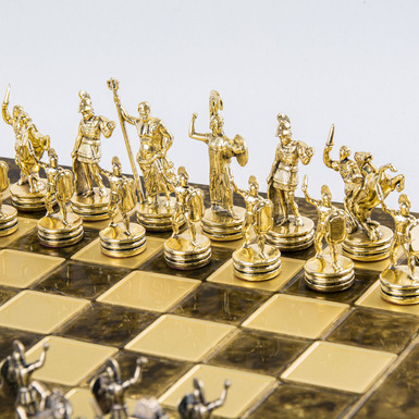 золотые шахматные фигуры