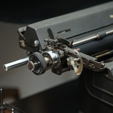 элементы механизма печатной машинки