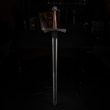 декоративный стальной меч
