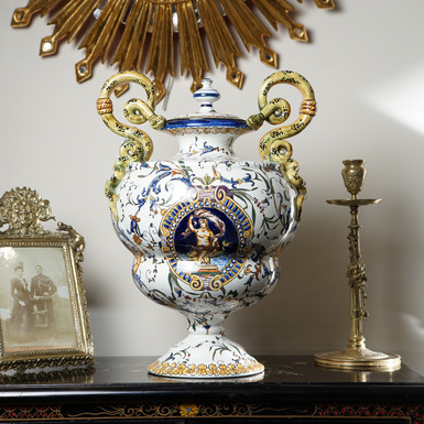 Антикварная ваза "Renaissance" с ручной росписью от Gien середины ХХ века