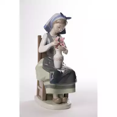 original figurine of a girl from Lladro