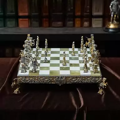 Набор шахмат с доской покрытых драгоценными металлами от итальянского бренда Italfama