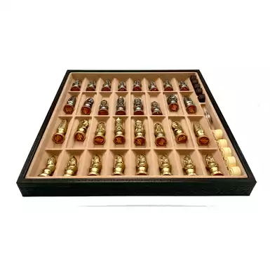 шахматный набор с отсеками для хранения фигур