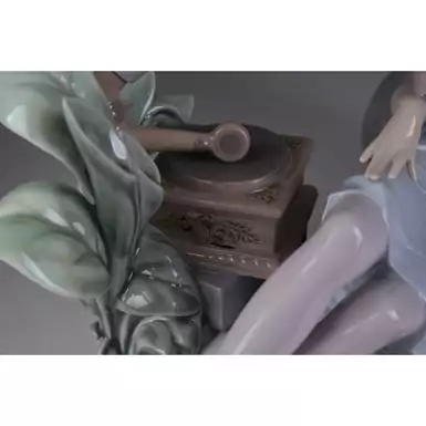 exclusive plot sculptural composition from Lladro