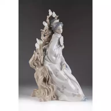 unique figurine of a geisha as a gift