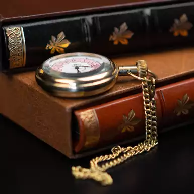 оригинальные карманные часы в магазине подарков