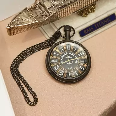 карманные часы в античном стиле