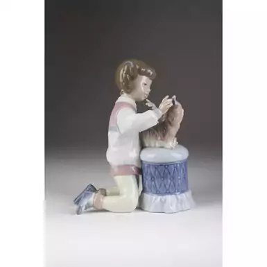 souvenir figurine of a girl