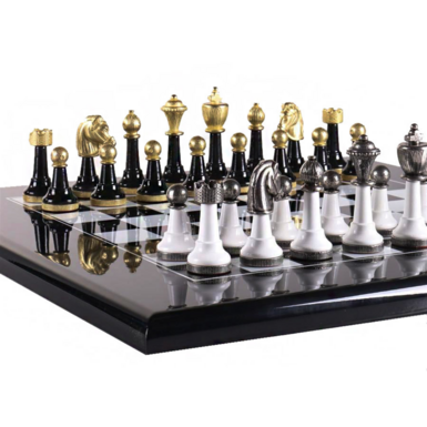шахи з металевими фігурками