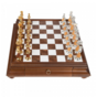 шахи з дерев'яною дошкою