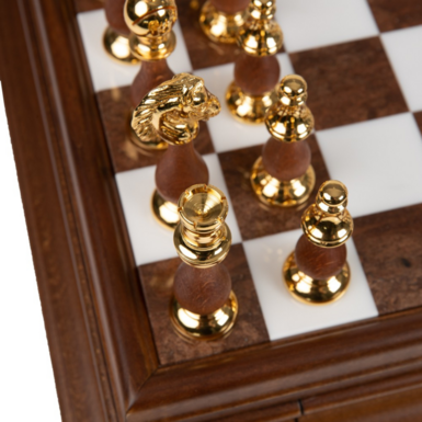 шахматы с металлическими фигурками