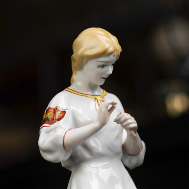 porcelain figurine of a Ukrainian girl