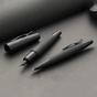 ручка с пером черная