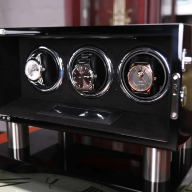 скринька зі шкіряною оббивкою