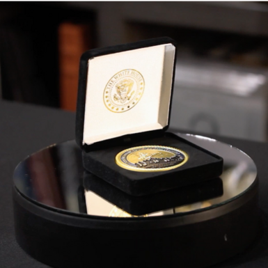 wow video Колекційна монета "Острів Зміїний" (із серії "Історичні моменти Президента Байдена")