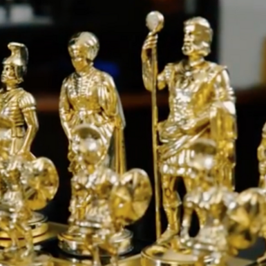 wow video Chess set "Greeks and Romans" (44 x 44 cm) by Manopoulos