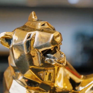 wow video Figurine "Golden bear" by Vizuri
