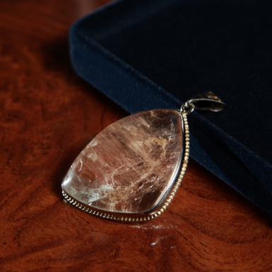 Pendant with topaz for present