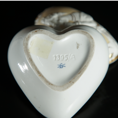 Porcelain box in the shape of a heart buy