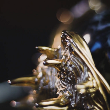 wow video Скульптура ручной работы «Золотой каштан» от братьев Озюменко