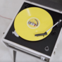wow video Виниловый проигрыватель "Bermuda Portable Turntable with Bluetooth In/Out Black" от Crosley