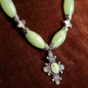 Ожерелье из зеленого оникса и чешского стекла на подарок