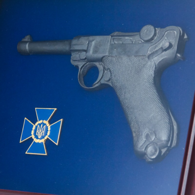 Пістолет Парабелум та емблема СБУ купити на подарунок