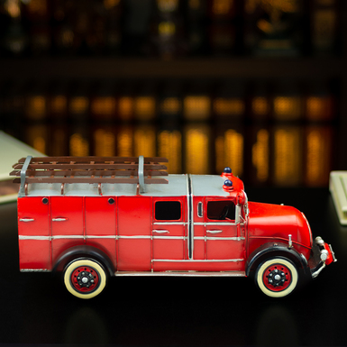 Металева модель пожежного автомобіля
