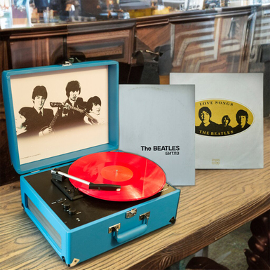 оригинальный проигрыватель с пластинками фото