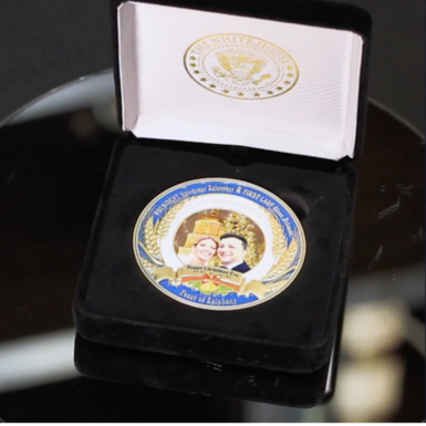 wow video Колекційна монета "Щасливого Різдва" (із серії "Історичні моменти Президента Байдена")