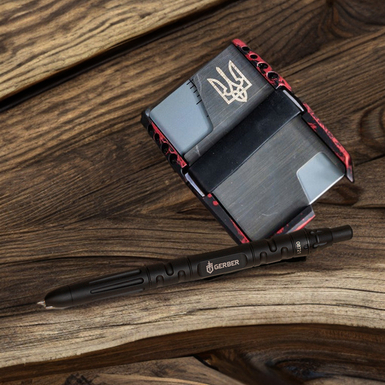 картхолдер из титана и алюминия фото