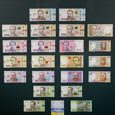 нові гроші України на колажі фото