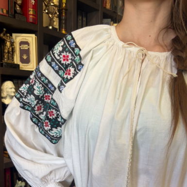 wow video Embroidered women's shirt from factory-made linen, Poltava region, second half of the 20th century