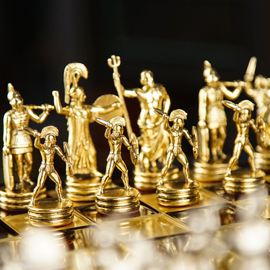 золотые фигуры в шахматах фото