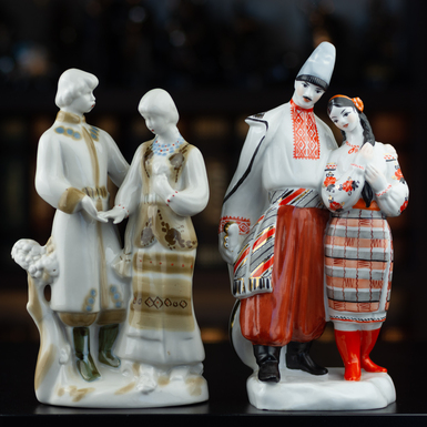 Комплект из фарфоровых статуэток фото