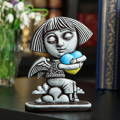 The figurine "Guardian Angel: with Ukraine in the heart" by Vyacheslav Didkovsky