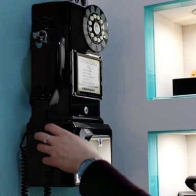 wow video Crosley - Винтажный платный телефон в стиле 1950-х годов от Crosley