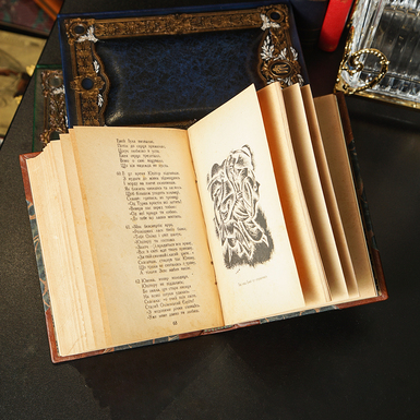 книга у твердій обкладинці фото