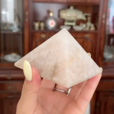 wow video Bliest Rose Quartz Pyramid by Stone Art Designe (258g)