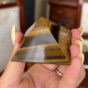 wow video Піраміда з тигрового ока «Giter» від Stone Art Designe (80 г)