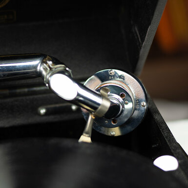 Грамофон 20-30-х років фото