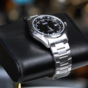 wow video Підставка для наручного годинника "Black AP" з основою з лабрадориту від Michel Maloch