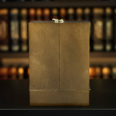 в коробці фото