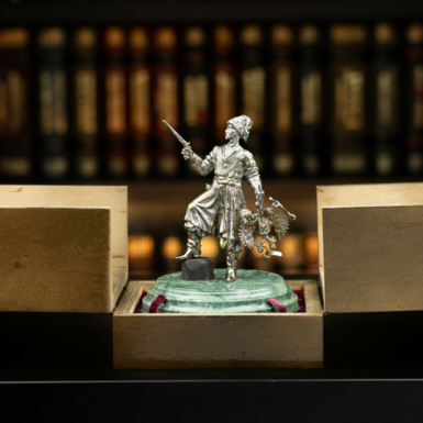 статуетка в коробці фото