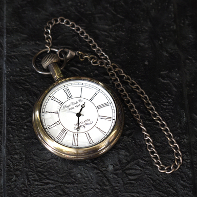 кишеньковий годинник у ретро-стилі фото