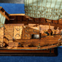 Деревянная модель лодки фото