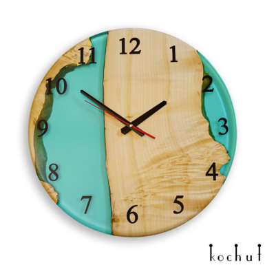 wooden clock photo