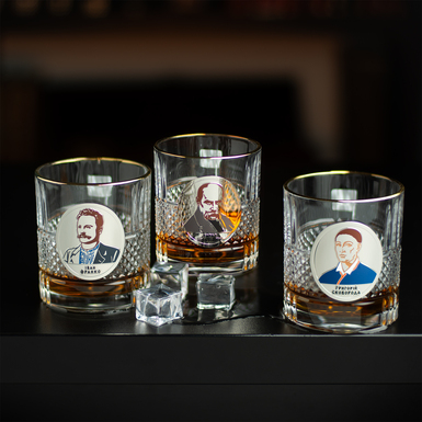 whiskey set with photo portraits
